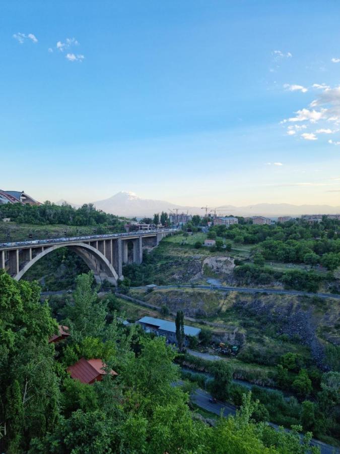 Olympia Garden Hotel Yerevan Bagian luar foto